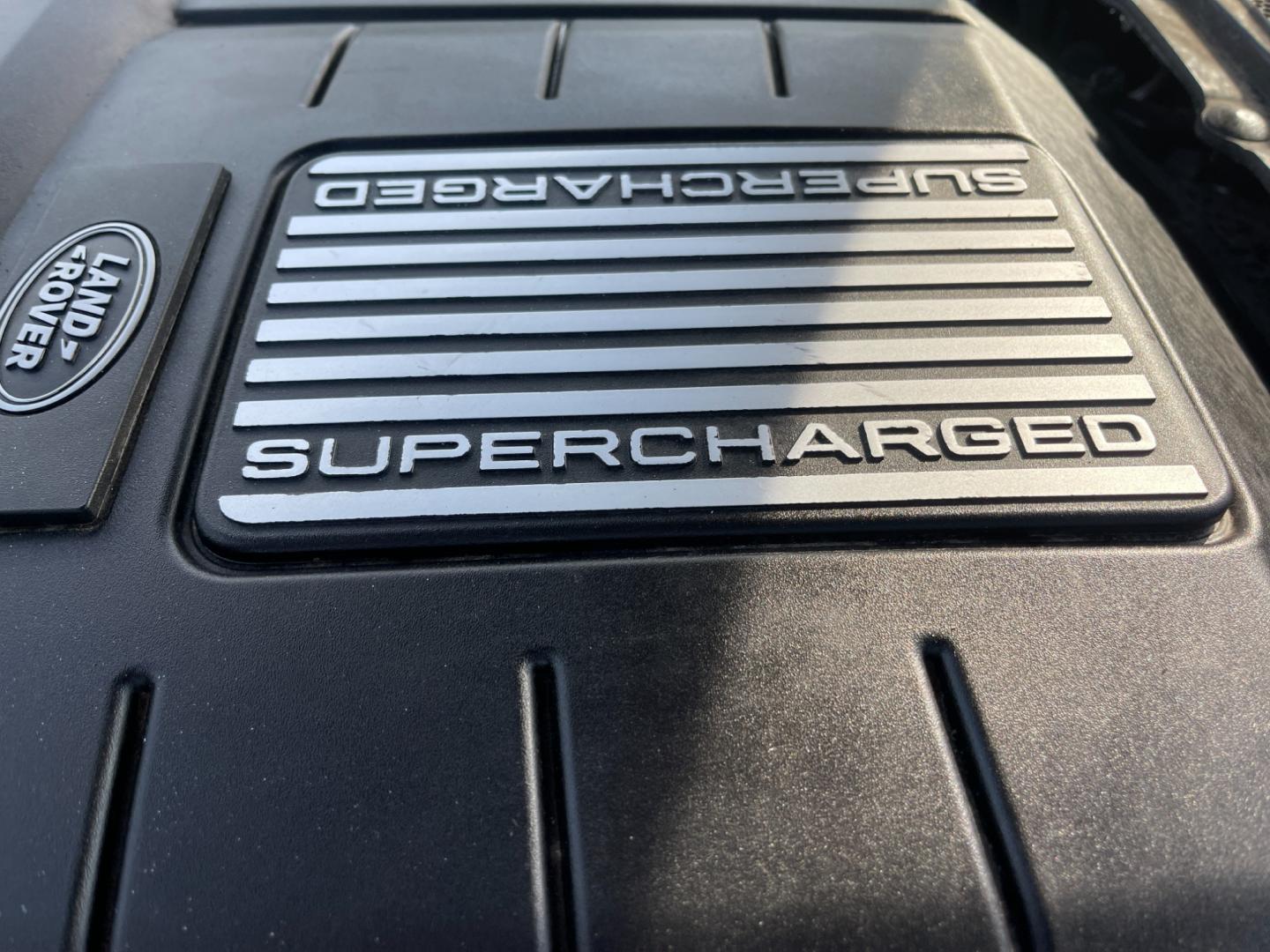 2018 Blue /Black Land Rover Discovery HSE (SALRR2RV5JA) with an 3.0L V6 DOHC 24V Supercharged engine, 8A transmission, located at 11115 Chardon Rd. , Chardon, OH, 44024, (440) 214-9705, 41.580246, -81.241943 - This 2018 Land Rover Discovery HSE is a luxurious and capable SUV that offers a blend of comfort, technology, and off-road prowess. With its 3.0L supercharged V6 engine, it produces 340 horsepower and is paired with an 8-speed automatic transmission. The interior features premium leather upholstery, - Photo#16